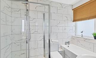 Seaview Heights - two Bedroom two Bathroom Loft Style Apartment Direct