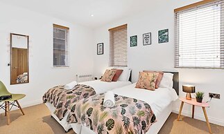 Seaview Heights - two Bedroom two Bathroom Loft Style Apartment Direct