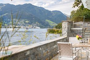 Lakefront Suite 148 by we rent