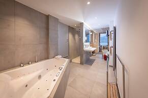 Lakefront Suite 148 by we rent