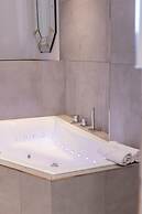 Lakefront Suite 148 by we rent