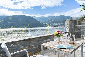 Lakefront Suite 148 by we rent