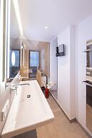 Lakefront Suite 148 by we rent