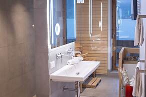 Lakefront Suite 148 by we rent