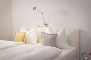 Lakefront Suite 148 by we rent