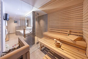 Lakefront Suite 148 by we rent