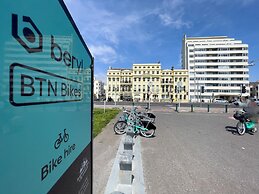 Deco Seafront - Seafront Apartment - Sleeps up to 6