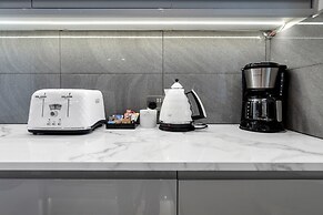 Deco Seafront - Seafront Apartment - Sleeps up to 6