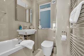 Deco Seafront - Seafront Apartment - Sleeps up to 6