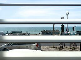 Deco Seafront - Seafront Apartment - Sleeps up to 6