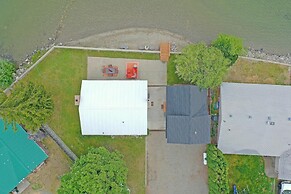 Lake Level Cabin in Oroville