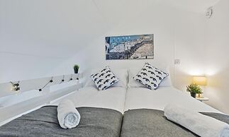 On the Water -waterside Studio With Terrace Overlooking the Harbour