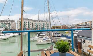 On the Water -waterside Studio With Terrace Overlooking the Harbour