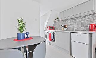 On the Water -waterside Studio With Terrace Overlooking the Harbour