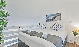 On the Water -waterside Studio With Terrace Overlooking the Harbour