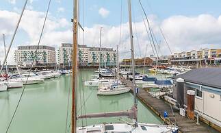 On the Water -waterside Studio With Terrace Overlooking the Harbour