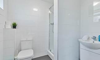 Seabright Townhouse- Super Stylish House- Parking for one Car- Sleeps 