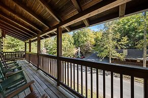 Er299 - Possum Hollow 4 Bedroom Cabin by RedAwning