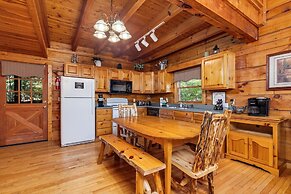 Er299 - Possum Hollow 4 Bedroom Cabin by RedAwning
