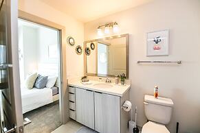 Uptown Fully Furnished 2br Apartment 2 Bedroom Apts by RedAwning