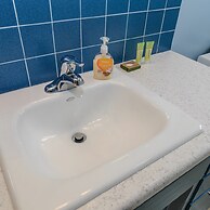 Linger Longer Lakeside Cottage