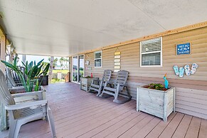 Resort-style Perks & Deck at Port Isabel Home!