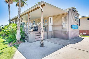 Resort-style Perks & Deck at Port Isabel Home!