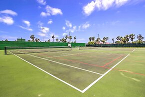 Resort-style Perks & Deck at Port Isabel Home!