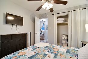 Largo Vacation Rental: 5 Mi to Clearwater Beach!