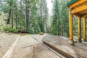 Shaver Lake Mountain Cabin w/ Hot Tub & Gas Grill!