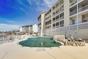 Dine Al Fresco on Balcony: Osage Beach Condo!
