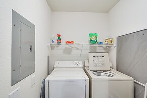 Dine Al Fresco on Balcony: Osage Beach Condo!