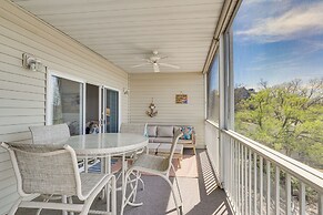 Dine Al Fresco on Balcony: Osage Beach Condo!