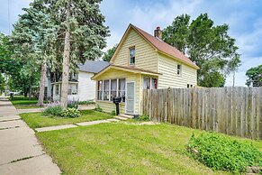 Charming Minneapolis Home w/ Deck, 5 Mi to Central