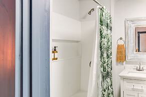 Charming Minneapolis Home w/ Deck, 5 Mi to Central
