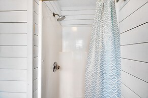 Updated Home: Central Oak Ridge Location