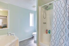 Lakefront Prosperity Home w/ Private Boat Dock