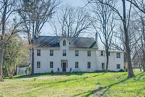 Eagleville Home w/ Porch, Near Valley Forge Casino