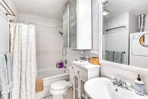 Near Hiking: Cozy Anchorage Retreat w/ Fireplace!