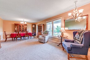 Spacious Mount Pleasant Home w/ Grill & Yard!