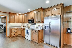 Spacious Mount Pleasant Home w/ Grill & Yard!