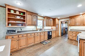 Spacious Mount Pleasant Home w/ Grill & Yard!