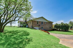 Spacious Mount Pleasant Home w/ Grill & Yard!