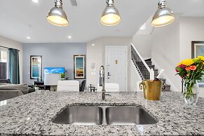 5 BR 6 BA Villa 5min Disneyworld Hot Tub BBQ