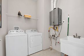 5 BR 6 BA Villa 5min Disneyworld Hot Tub BBQ