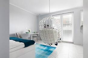 Elite Apartments Luna Studio Bath Balcony Center