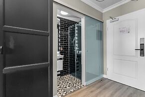 ODDSSON Downtown Hotel