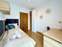 Caroline by Q4 Apartments