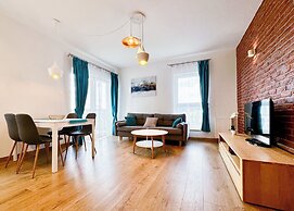 Caroline by Q4 Apartments