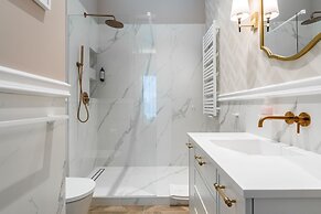 Sky Apartment by Grand Apartments